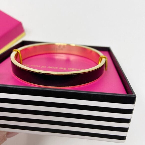 MUD PIE | Friendship Hidden Message Black Bangle Gold Plated - Picture 5 of 8